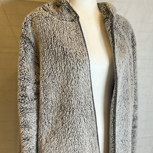 Pink Victoria’s Secret Gray Pocketed Open Fuzzy Coat - Picture 3 of 8